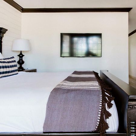 Hillside Boutique Hotel Castroville Экстерьер фото