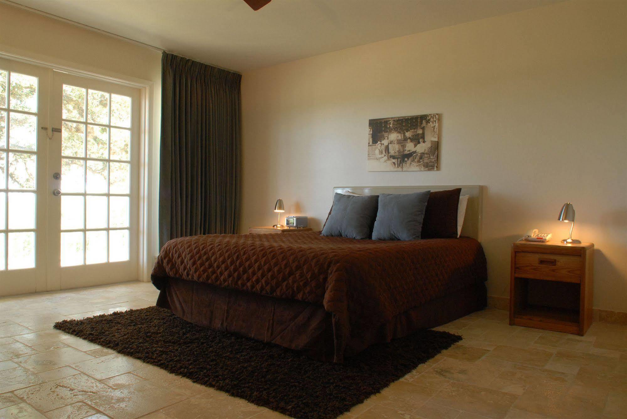 Hillside Boutique Hotel Castroville Экстерьер фото